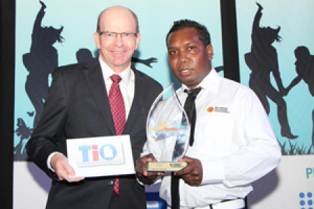 Vice-Chancellor Professor Simon Maddocks with 2015 CDU Art Award winner, Ishmael Marika