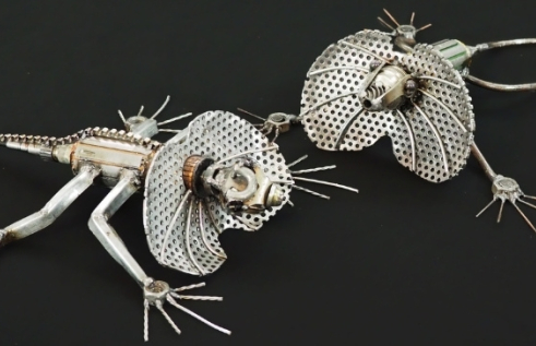 two sculpted lizards